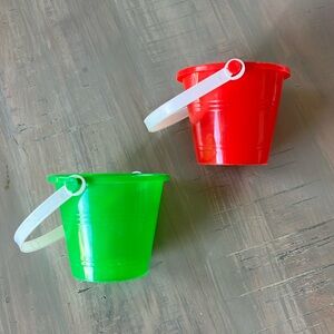 💜 FREE w/ any Baby / Kid's Bundle. Red & Green Buckets / Sand Pails